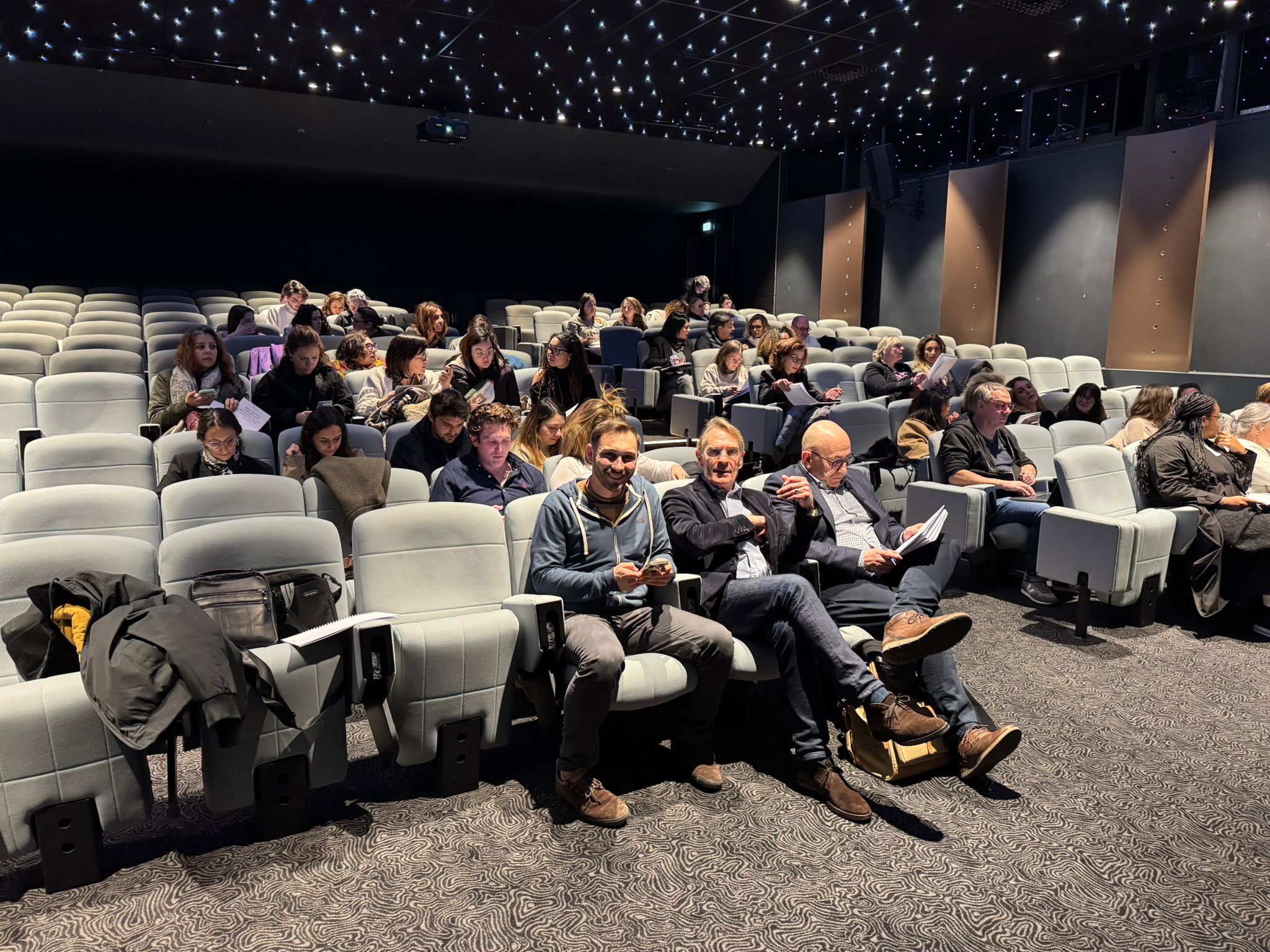 Une salle bien remplie